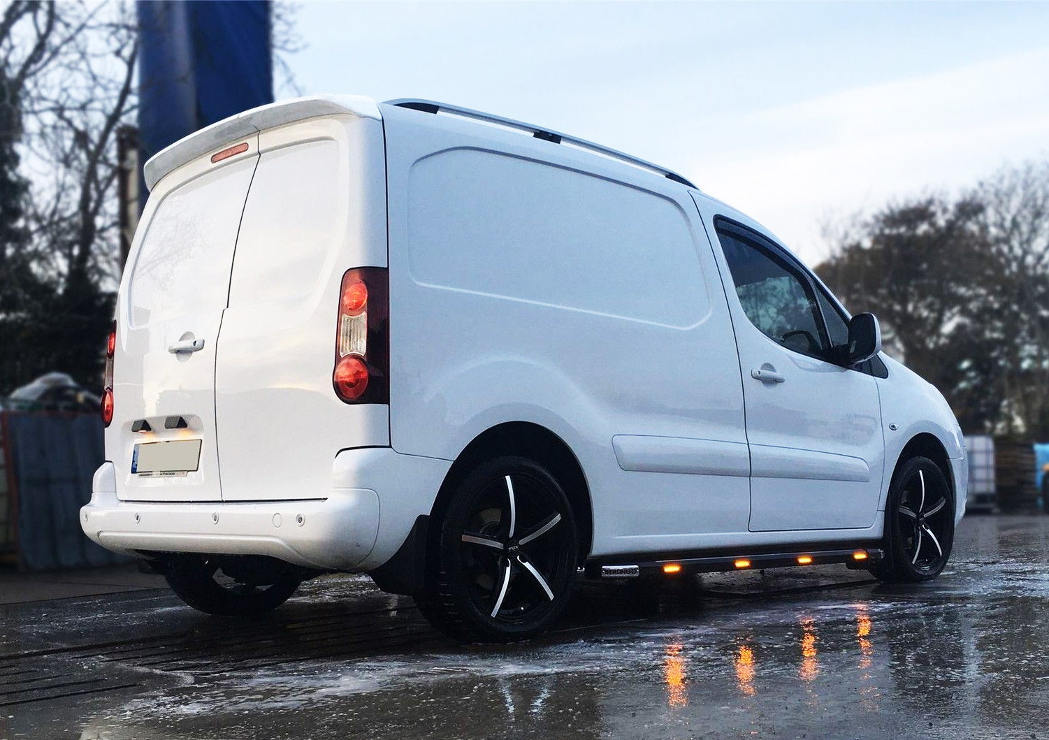 Becquet / Aileron TopVan pour Citroën Berlingo II (avec 2 portes arrières) (2008 à 2018)