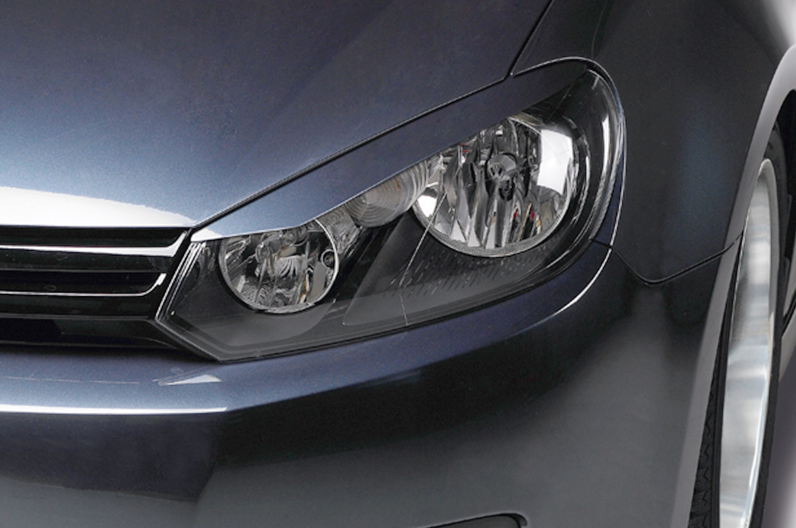Paupières de phares avants (la paire) pour VW Golf 6 toutes carrosseries y compris Plus (2008-2012) - Fabriqué en ABS (à peindre)