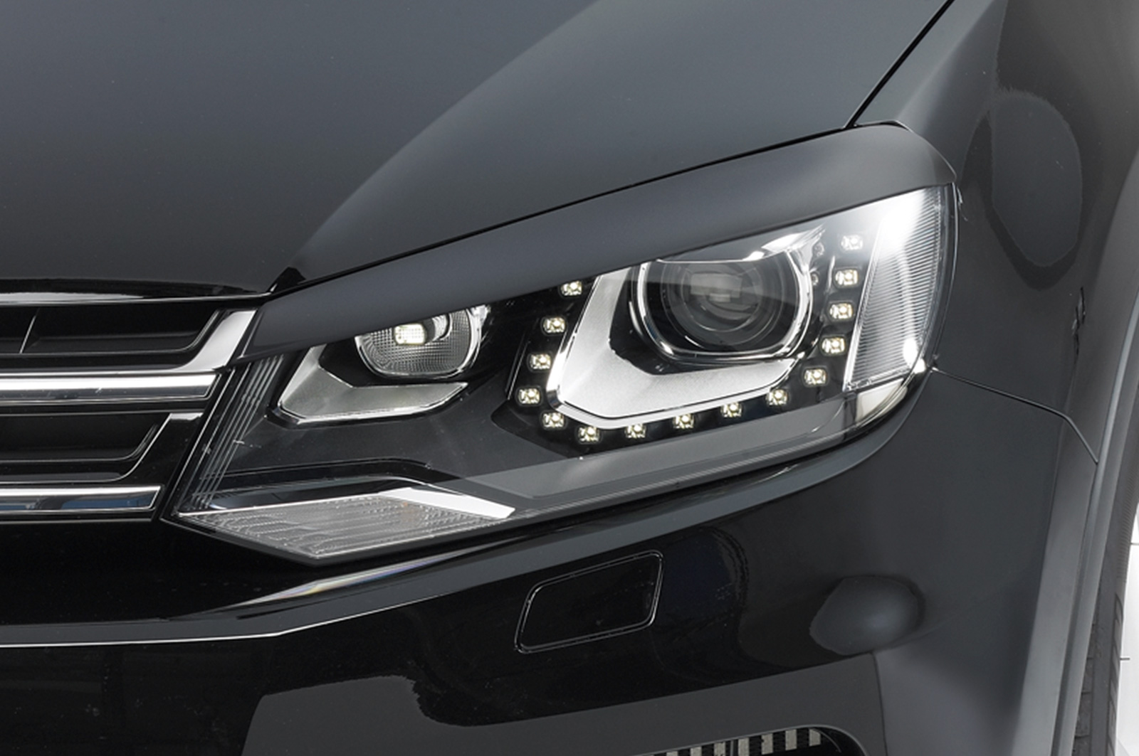 Paupières de phares avants (la paire) pour VW Touareg II (Typ 7P) toutes carrosseries (2010-2018) - Fabriqué en ABS (à peindre)