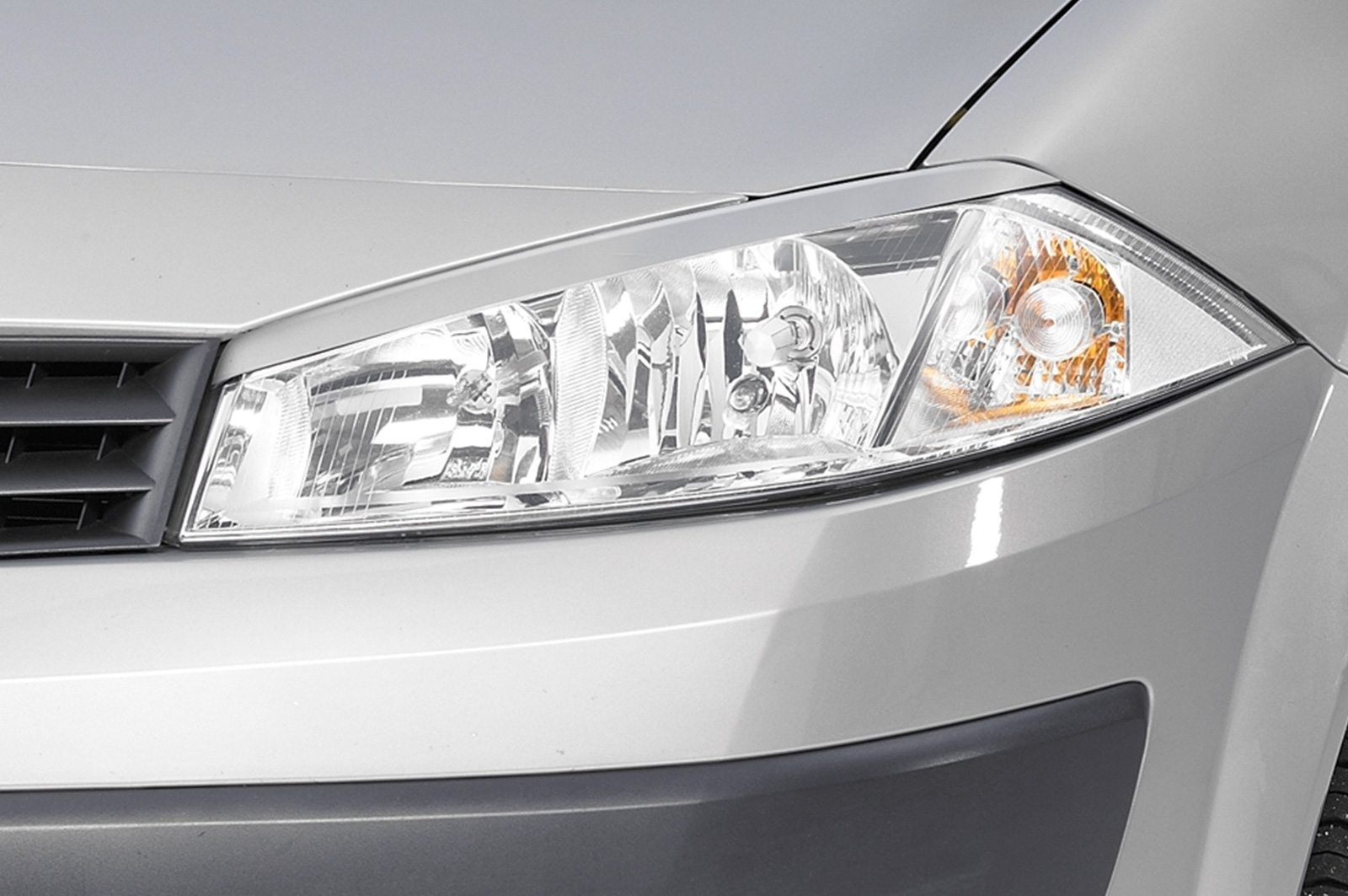Paupières de phares avants (la paire) pour Renault Megane berline / cabriolet / hatchback (2002-2006) - Fabriqué en ABS (à peindre)