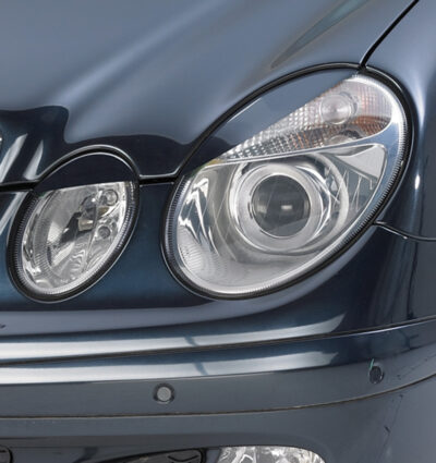 Paupières de phares avants (la paire) pour Mercedes Benz Classe E W211 berline / break (2002-2009) - Fabriqué en ABS (à peindre)