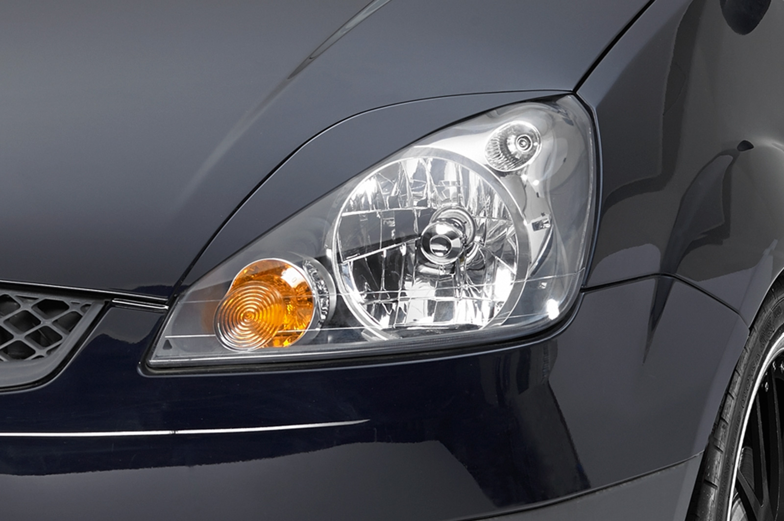 Paupières de phares avants (la paire) pour Ford Fiesta MK6 (10/2005-2008) - Fabriqué en ABS (à peindre)