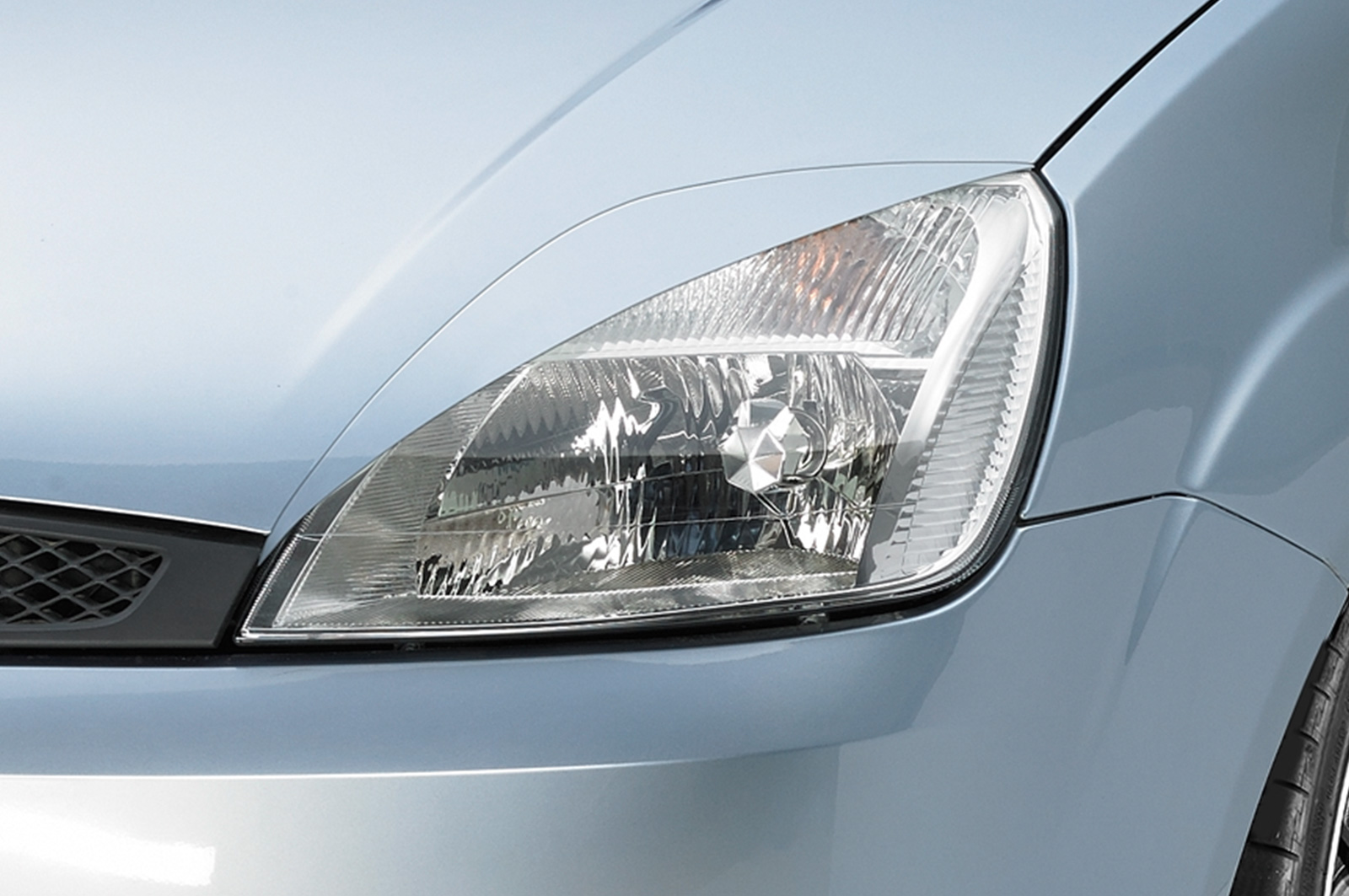 Paupières de phares avants (la paire) pour Ford Fiesta MK6 toutes carrosseries (11/2001-10/2005) - Fabriqué en ABS (à peindre)