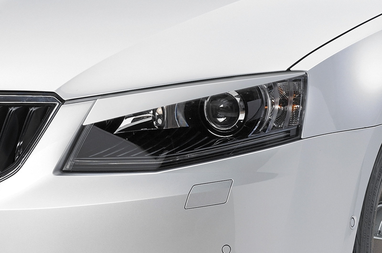 Paupières de phares avants (la paire) pour Skoda Octavia 3 Typ 5E toutes carrosseries (depuis 2012) - Fabriqué en ABS (à peindre)