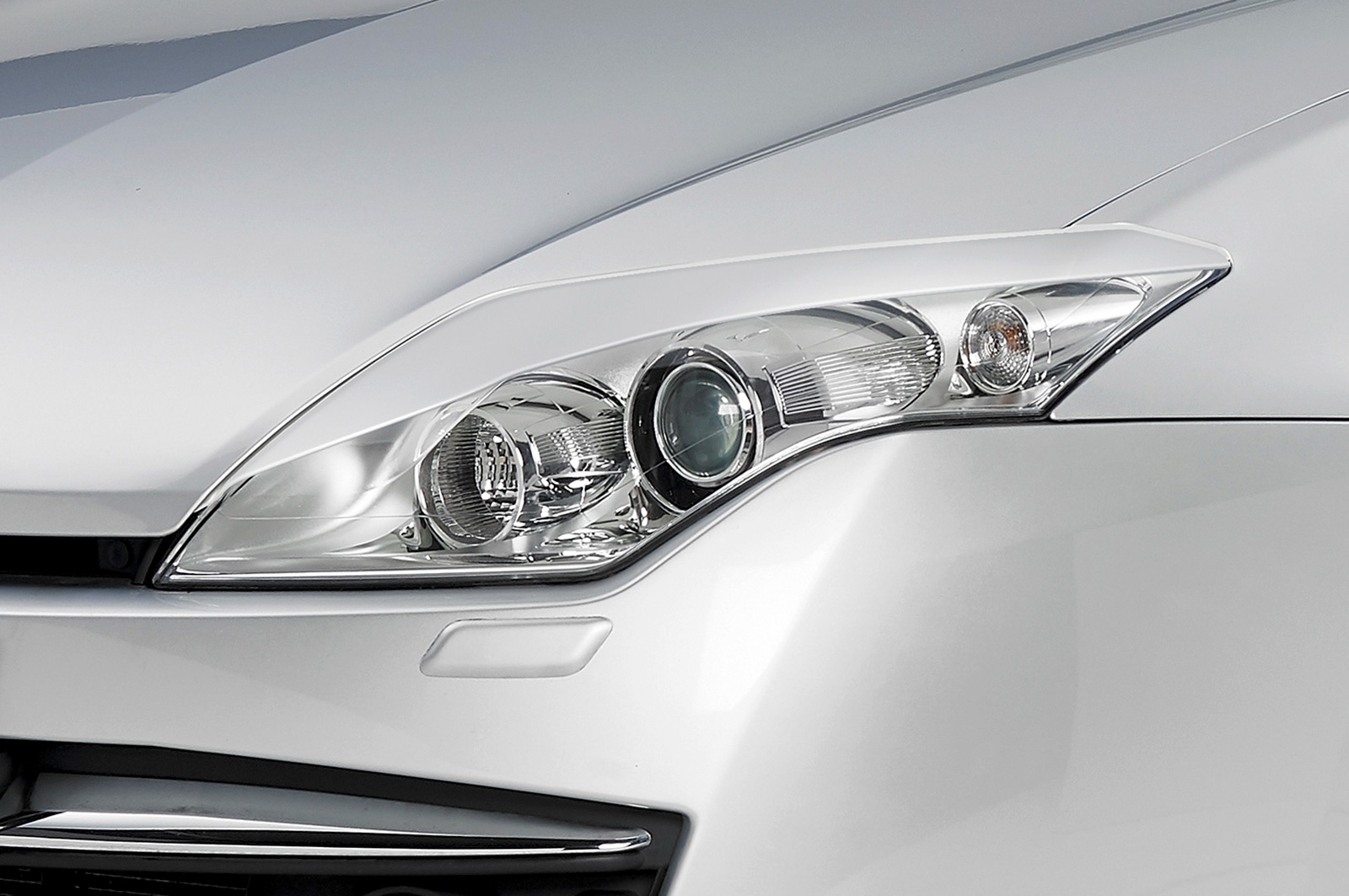 Paupières de phares avants (la paire) pour Renault Laguna 3 (2007-2015) - Fabriqué en ABS (à peindre)