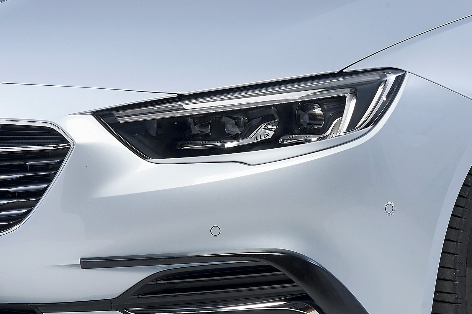 Paupières de phares avants (la paire) pour Opel Insignia B toutes carrosseries (depuis 2017) - Fabriqué en ABS (à peindre)