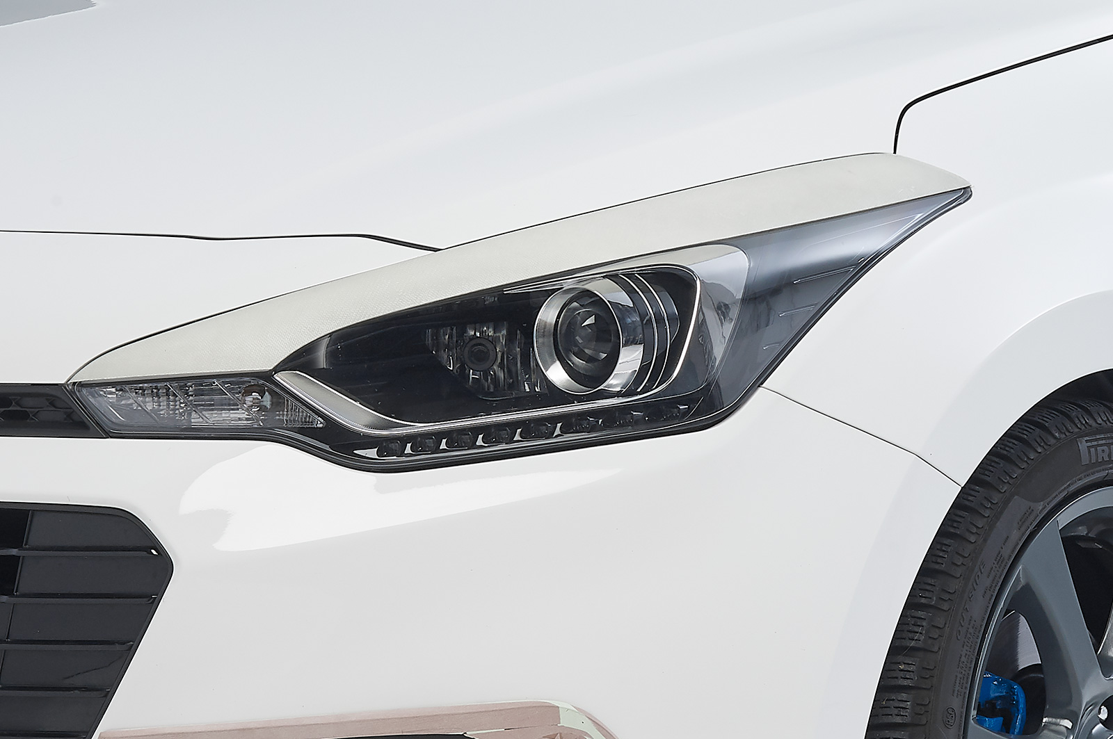 Paupières de phares avants (la paire) pour Hyundai I20 GB toutes carrosseries (depuis 2014) - Fabriqué en ABS (à peindre)