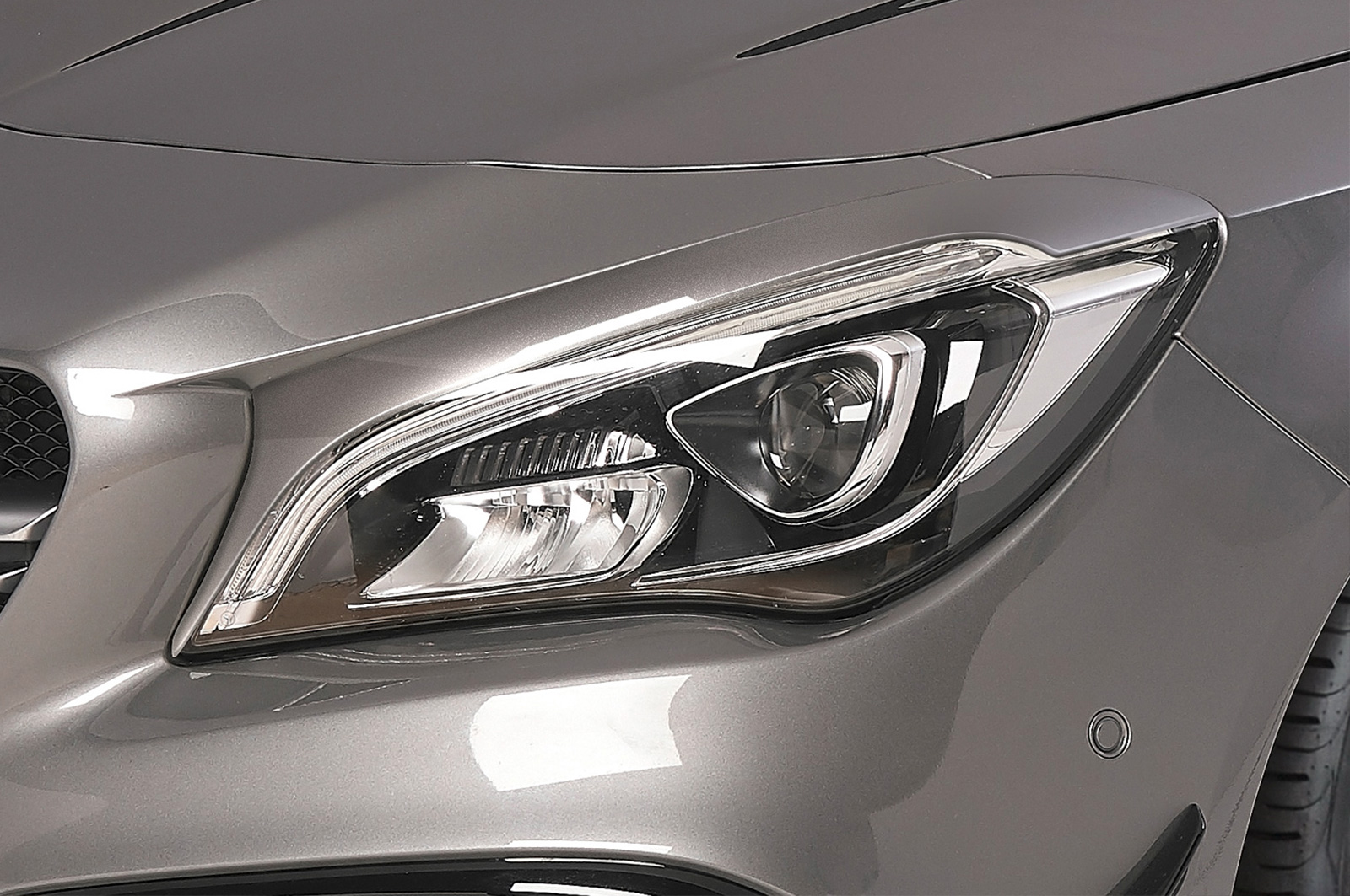 Paupières de phares avants (la paire) pour Mercedes Benz CLA X117 C117 toutes carrosseries (01/2013-2018) - Fabriqué en ABS (à peindre)