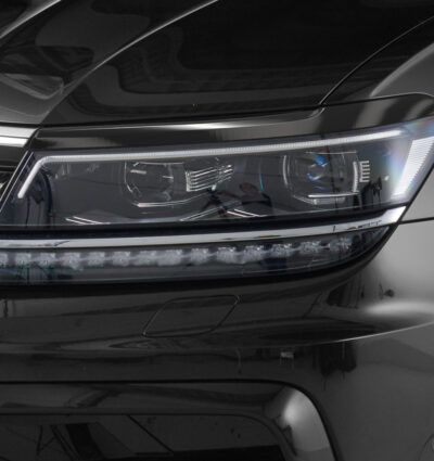 Paupières de phares avants (la paire) pour VW Tiguan II / Tiguan Allspace toutes carrosseries (depuis 2016) - Fabriqué en ABS glossy (Noir brillant)
