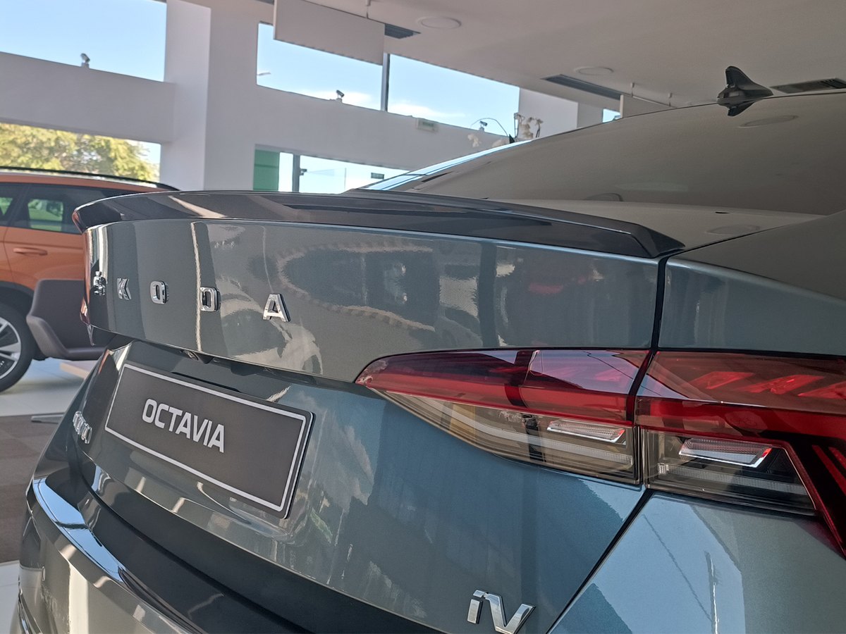 Becquet / Lèvre de spoiler style RS Skoda Octavia Mk4 (2019-)