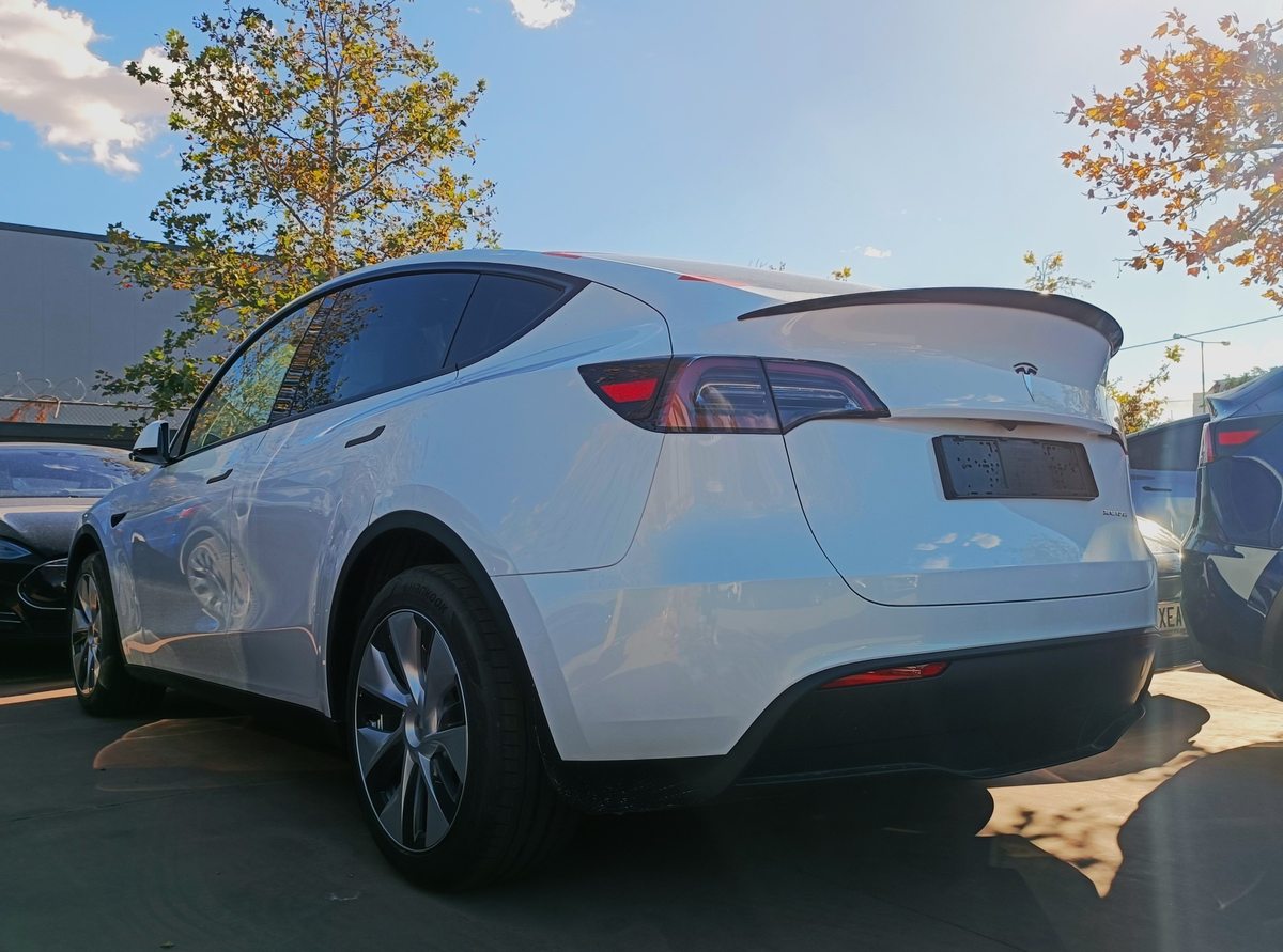 Becquet / Lèvre de spoiler Tesla Model Y